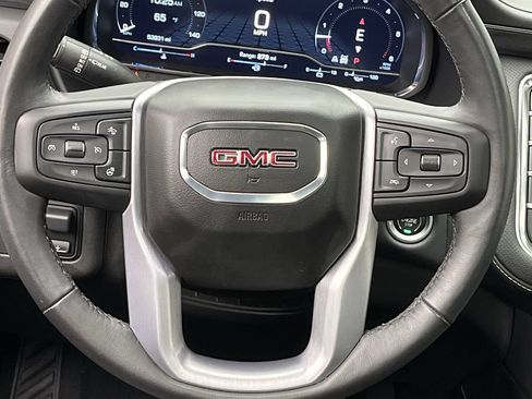 Certified 2022 GMC Yukon SLT w/ SLT Premium Package AWD/4WD image 17
