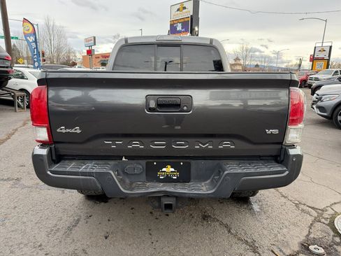 Used 2016 Toyota Tacoma Limited image 5