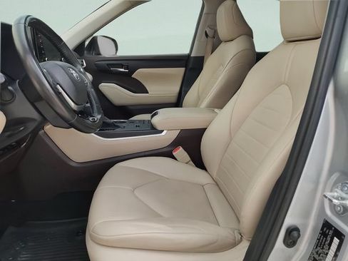Used 2021 Toyota Highlander XLE FWD image 27