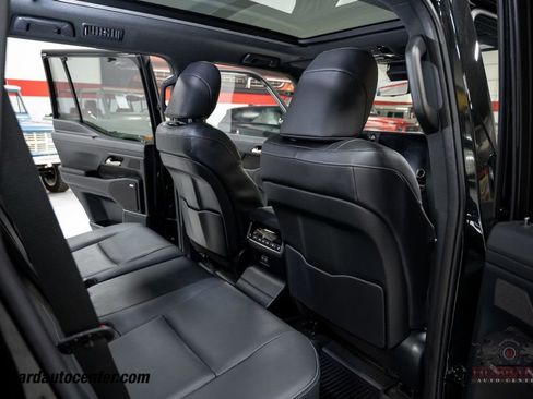 Used 2024 Lexus GX 550 w/ Accessory Package (2T) AWD/4WD image 29