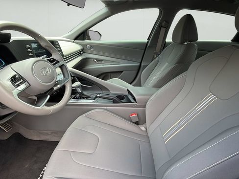 Certified 2025 Hyundai Elantra Sport FWD image 14