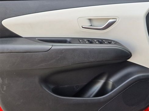 Used 2023 Hyundai Tucson SE image 11