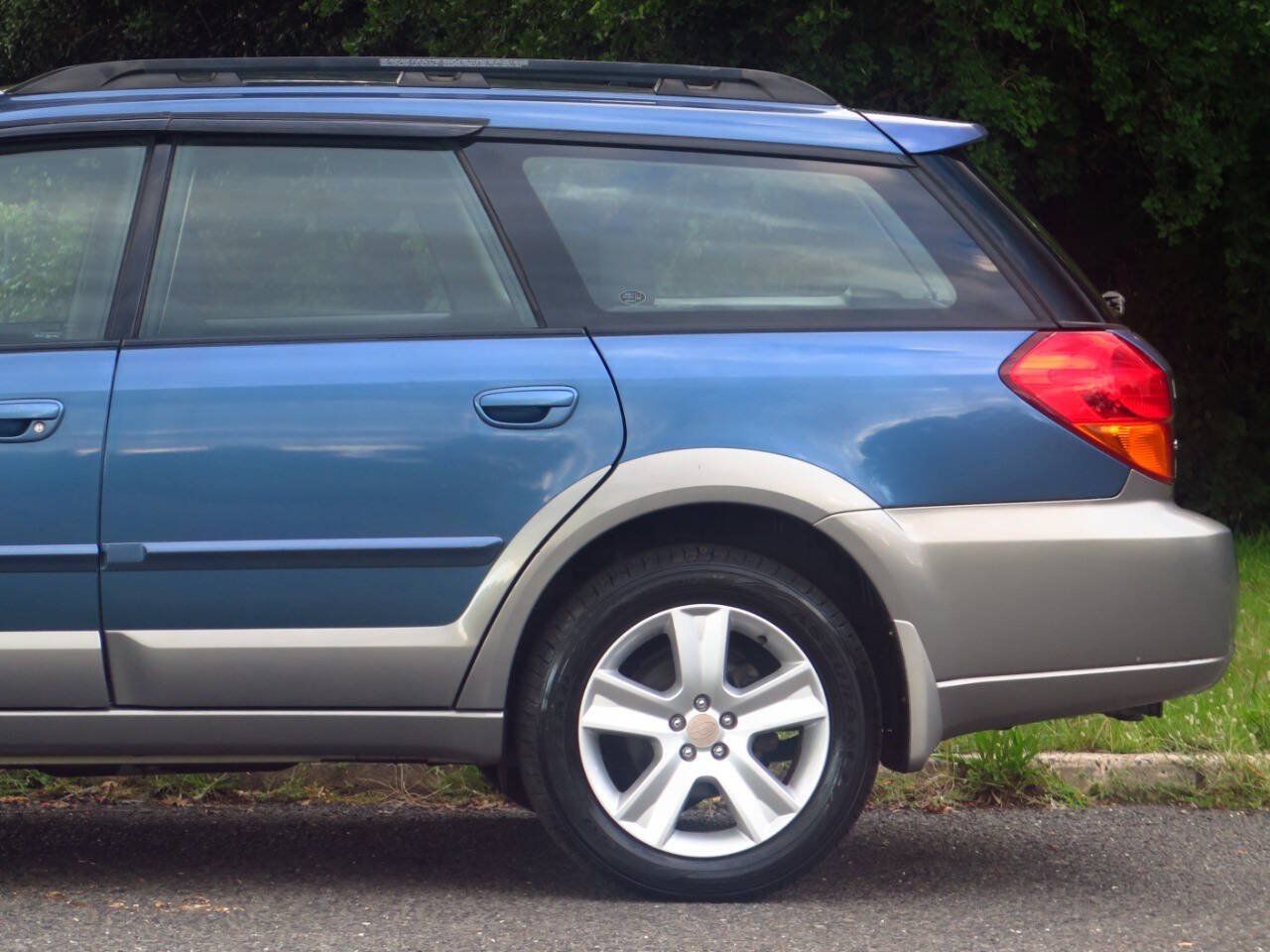 Used 2006 Subaru Outback 2.5XT AWD/4WD image 24