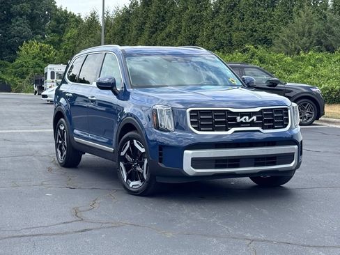 Used 2024 Kia Telluride S w/ S Sunroof Package FWD image 1