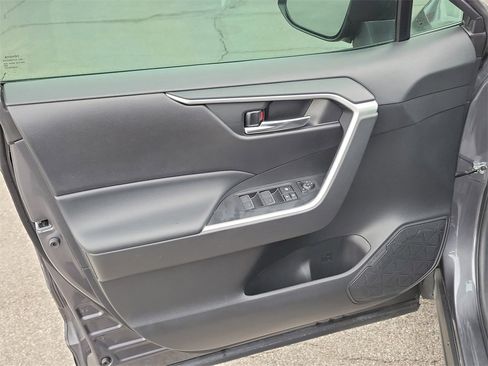 Used 2022 Toyota RAV4 XLE image 17