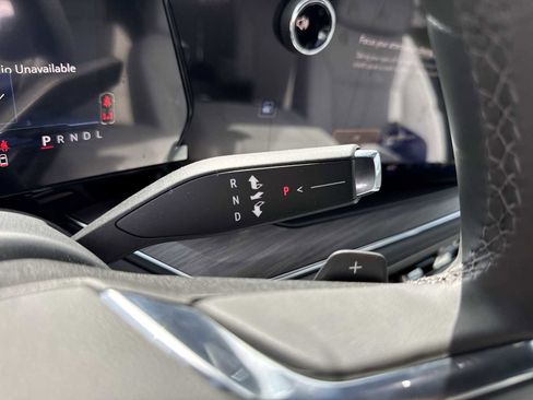 New 2025 Chevrolet Suburban Premier image 23