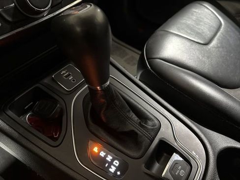 Used 2020 Jeep Cherokee Latitude Plus FWD image 16