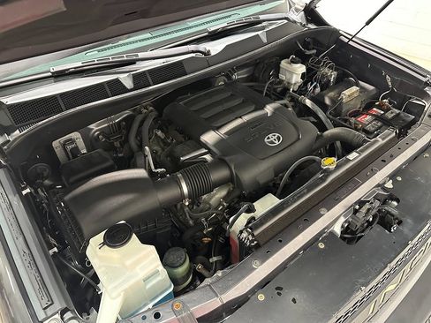 Used 2017 Toyota Tundra SR5 w/ TRD Off Road Package AWD/4WD image 4