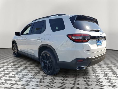 Used 2025 Honda Pilot Black Edition image 4