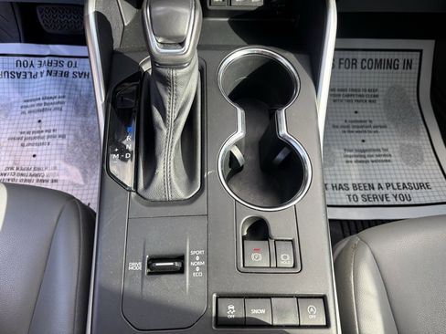 Used 2022 Toyota Highlander XLE image 17