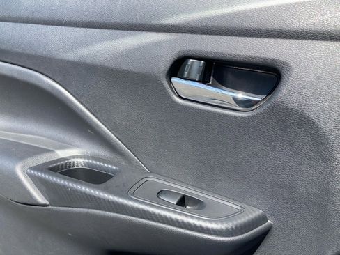 Used 2025 Nissan Versa SV image 11