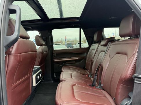 Used 2024 Ford Expedition Limited image 19