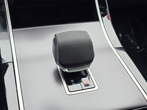 New 2026 Land Rover Range Rover Velar Dynamic SE image 15