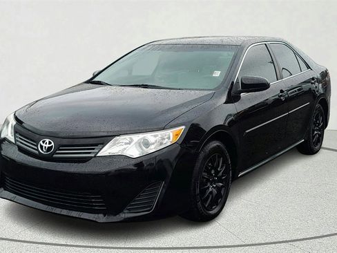 Used 2014 Toyota Camry LE image 3