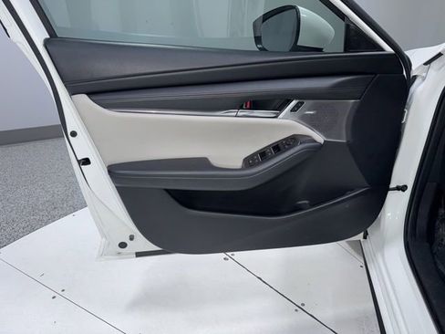 Used 2019 MAZDA MAZDA3 AWD Hatchback w/ Preferred Pkg image 10