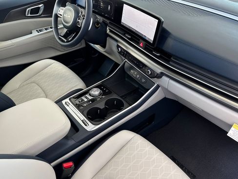 New 2026 Kia Carnival SX w/ SX Dark Edition Package image 13