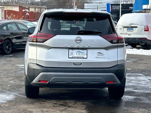 Used 2023 Nissan Rogue SV image 4