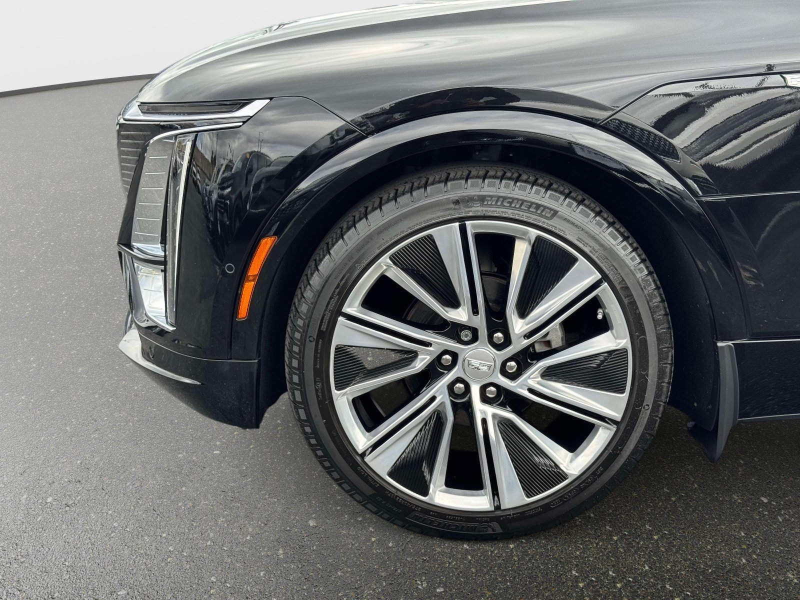 Certified 2024 Cadillac Lyriq Luxury w/ LPO, Floor Liner Package AWD/4WD image 30