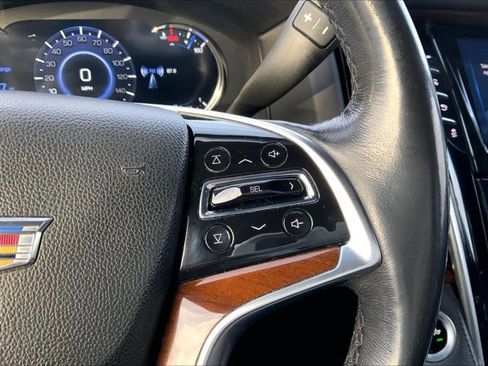 Used 2020 Cadillac Escalade Premium Luxury image 18