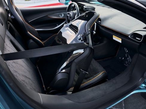 Used 2025 McLaren Artura Spider RWD image 38