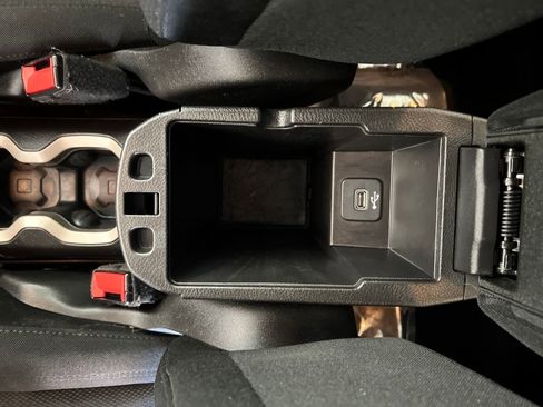 Used 2017 Jeep Renegade Latitude w/ Popular Equipment Group image 30