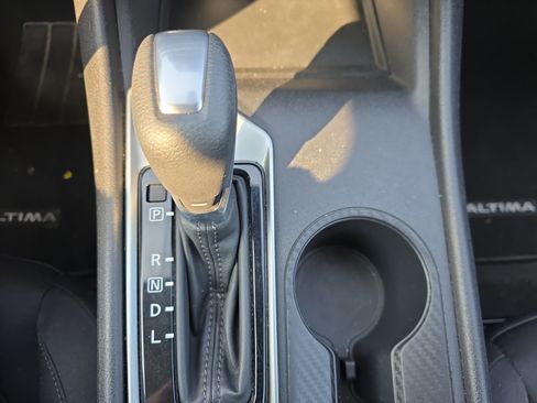 Used 2025 Nissan Altima 2.5 SV FWD image 27