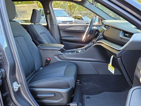 New 2025 Jeep Grand Cherokee L Laredo w/ Luxury Tech Group I image 19