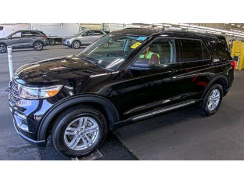 Used 2023 Ford Explorer XLT w/ Equipment Group 202A AWD/4WD image 1