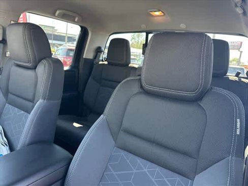 Used 2025 Nissan Frontier SV w/ SV Convenience Package RWD image 17