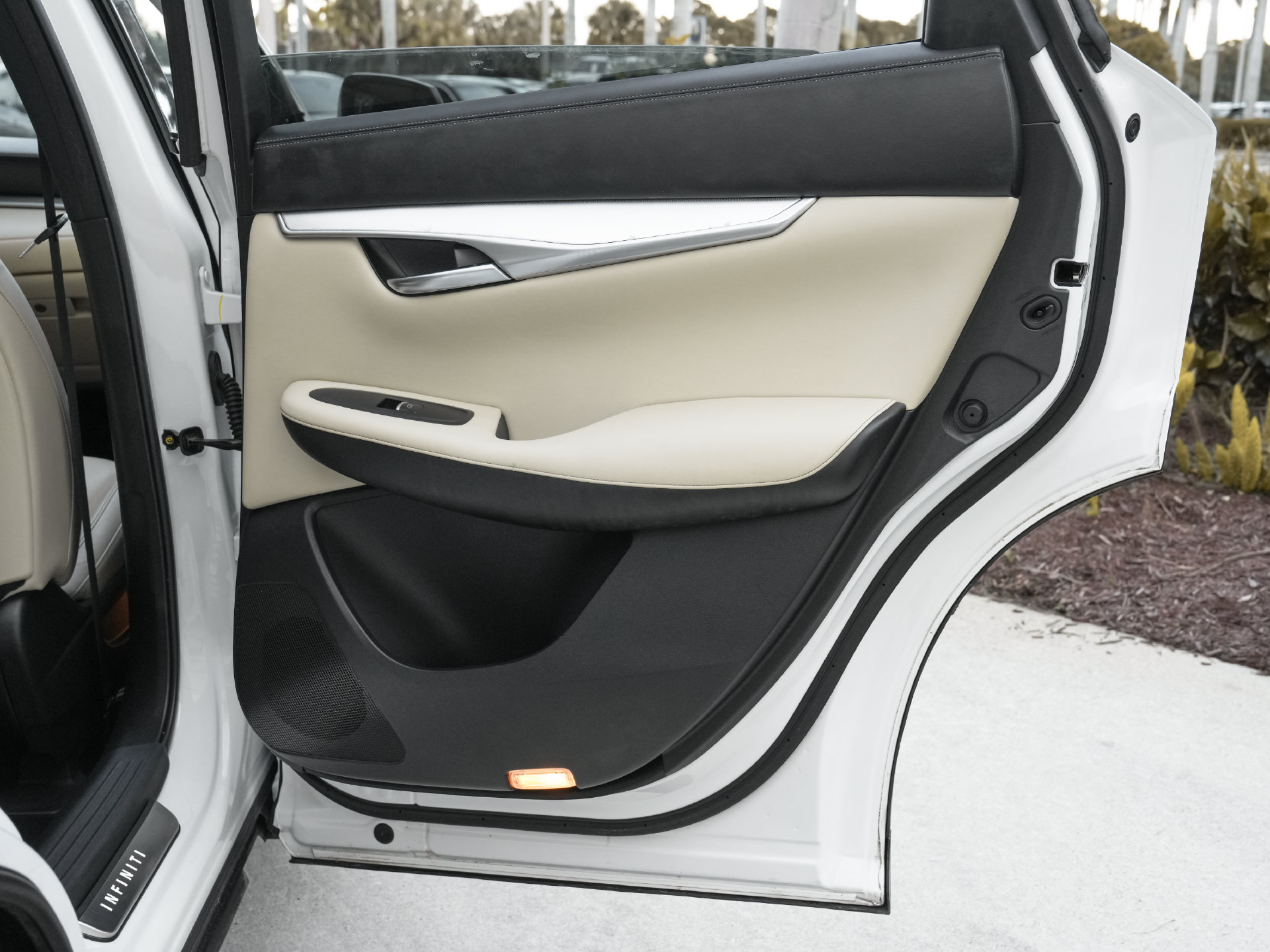 Used 2020 INFINITI QX50 Luxe w/ Navigation Package FWD image 35