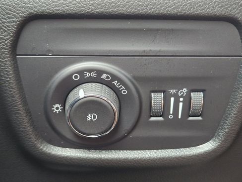 Used 2023 Jeep Grand Cherokee L Limited AWD/4WD image 30