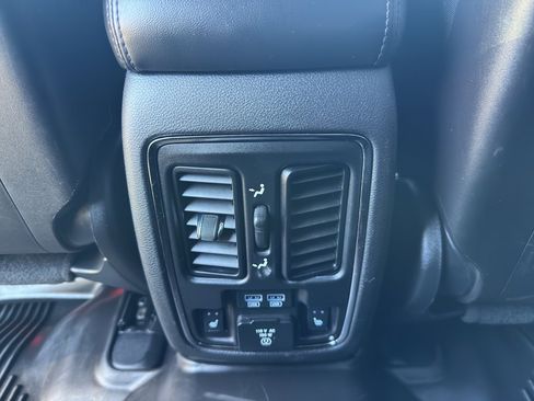 Used 2018 Jeep Grand Cherokee Limited image 46