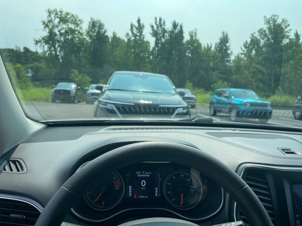 Used 2019 Jeep Cherokee Latitude w/ Popular Appearance Group AWD/4WD image 14