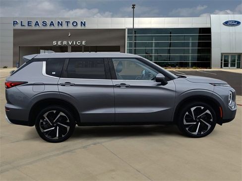 Used 2022 Mitsubishi Outlander SE image 6