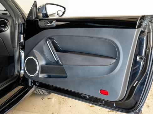 Used 2013 Volkswagen Beetle 2.0T image 39