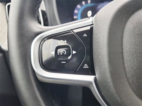 Used 2025 Volvo XC60 B5 Plus image 19