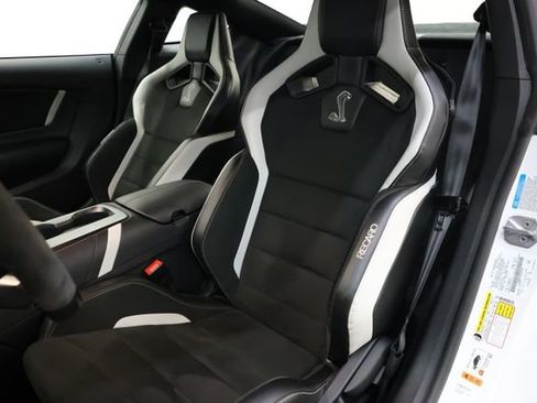 Used 2022 Ford Mustang Shelby GT500 w/ Carbon Fiber Track Pack RWD image 91