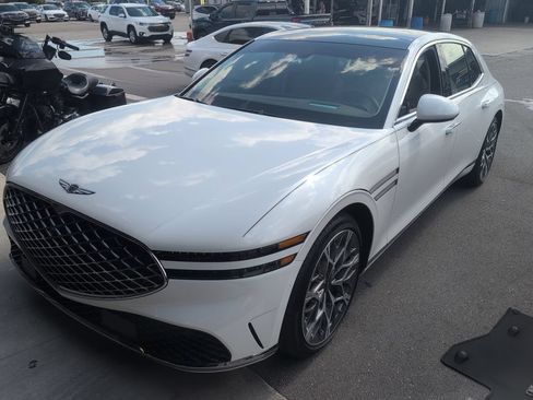 Used 2025 Genesis G90 3.5T AWD/4WD image 2