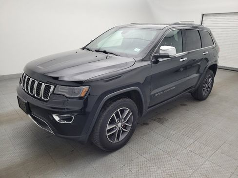 Used 2018 Jeep Grand Cherokee Limited w/ Luxury Group II image 2
