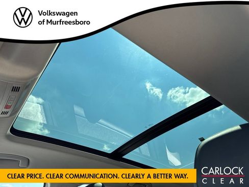 Used 2023 Volkswagen Tiguan SE w/ Panoramic Sunroof Package FWD image 27