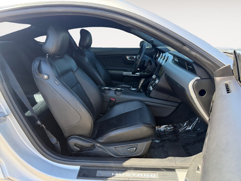 Used 2017 Ford Mustang GT Premium w/ Equipment Group 401A RWD image 25