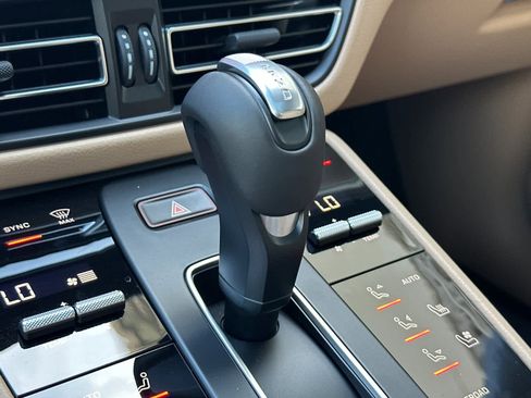 New 2026 Porsche Macan image 24