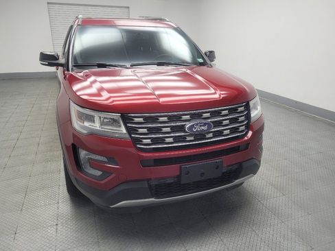 Used 2017 Ford Explorer XLT w/ Equipment Group 202A AWD/4WD image 14