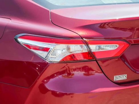 Used 2019 Toyota Camry LE FWD image 7