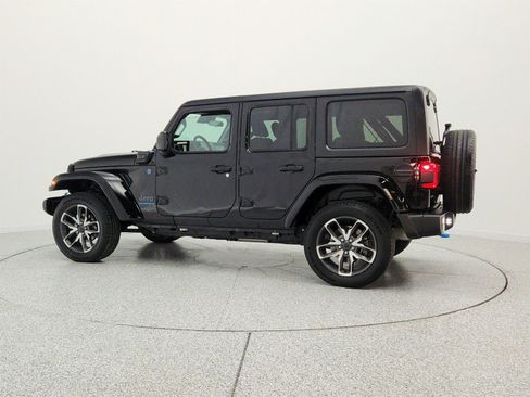 Used 2024 Jeep Wrangler Unlimited w/ Convenience Group AWD/4WD image 8