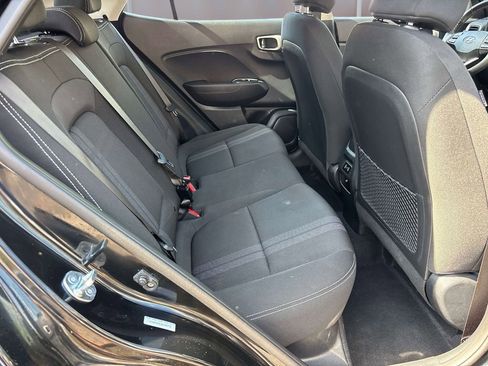 Used 2025 Hyundai Venue SEL FWD image 13