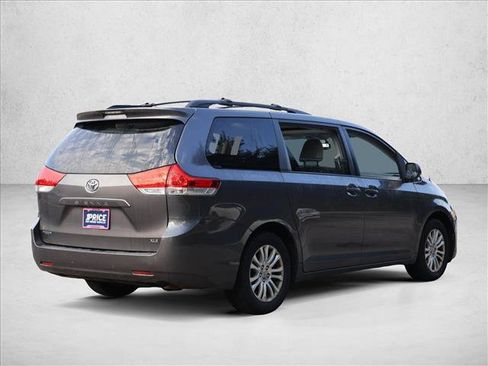 Used 2012 Toyota Sienna XLE FWD image 5