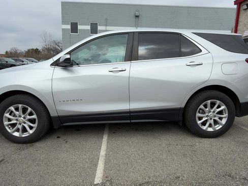 Used 2021 Chevrolet Equinox LT w/ Driver Convenience Package image 5