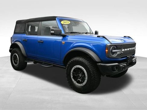 Used 2023 Ford Bronco Badlands image 3