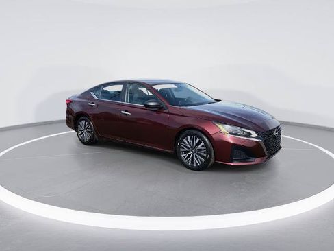 Certified 2024 Nissan Altima 2.5 SV FWD image 2